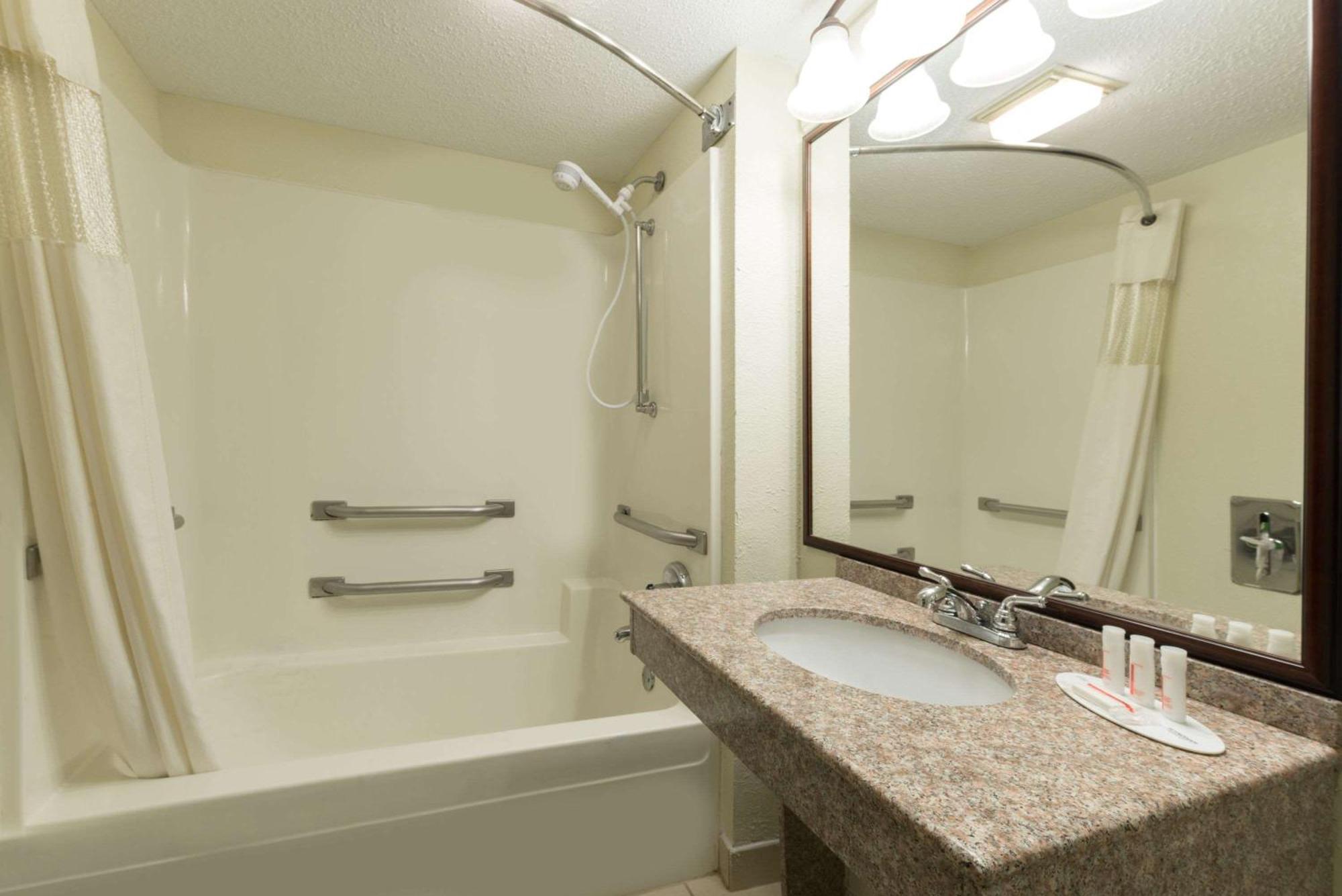 Baymont By Wyndham Louisville South I 65 Brooks Luaran gambar